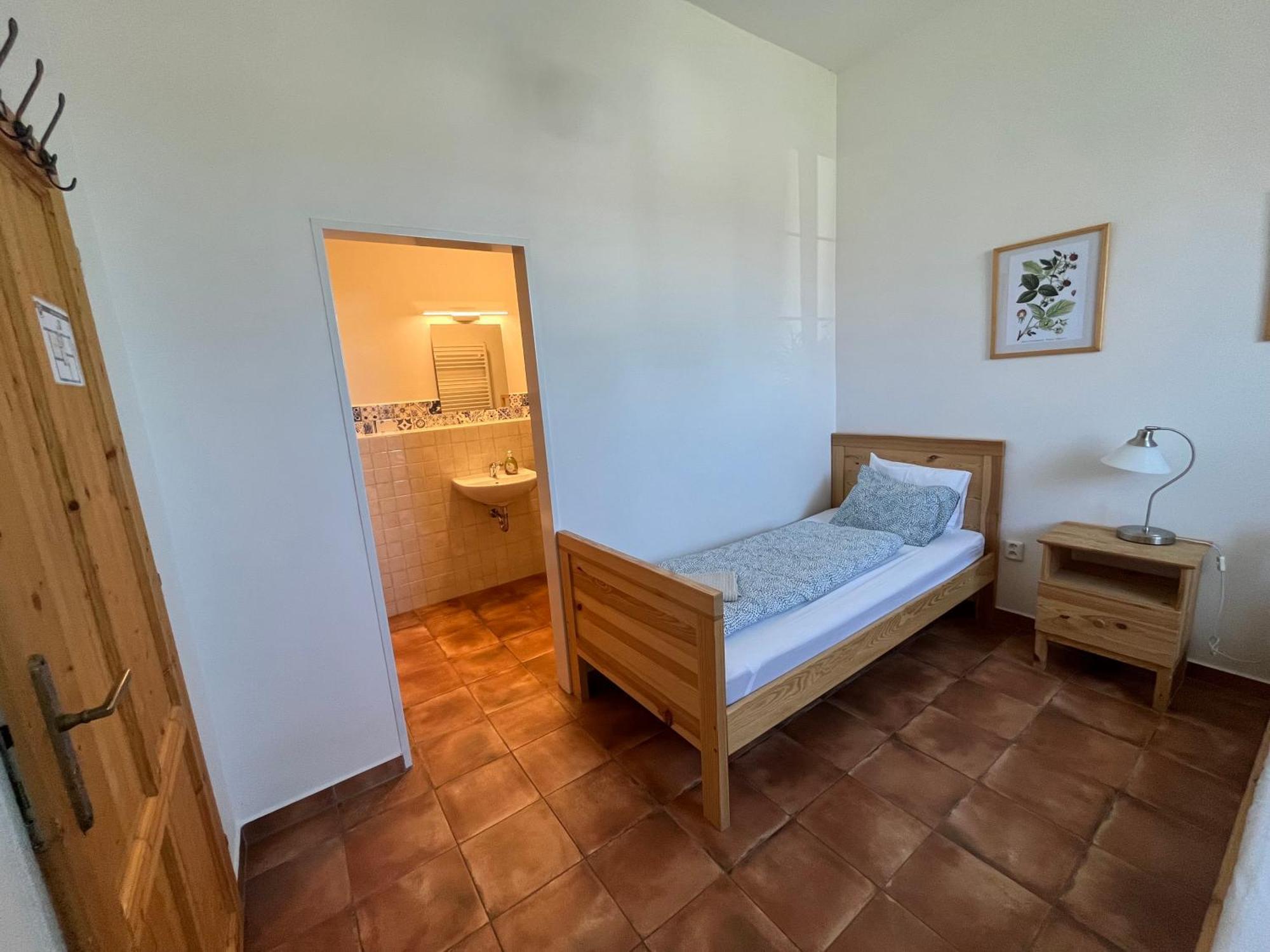 Dvur Nove Zamky Hotel Mladec Екстериор снимка