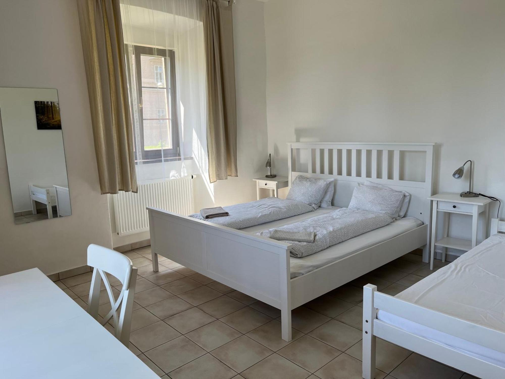 Dvur Nove Zamky Hotel Mladec Екстериор снимка