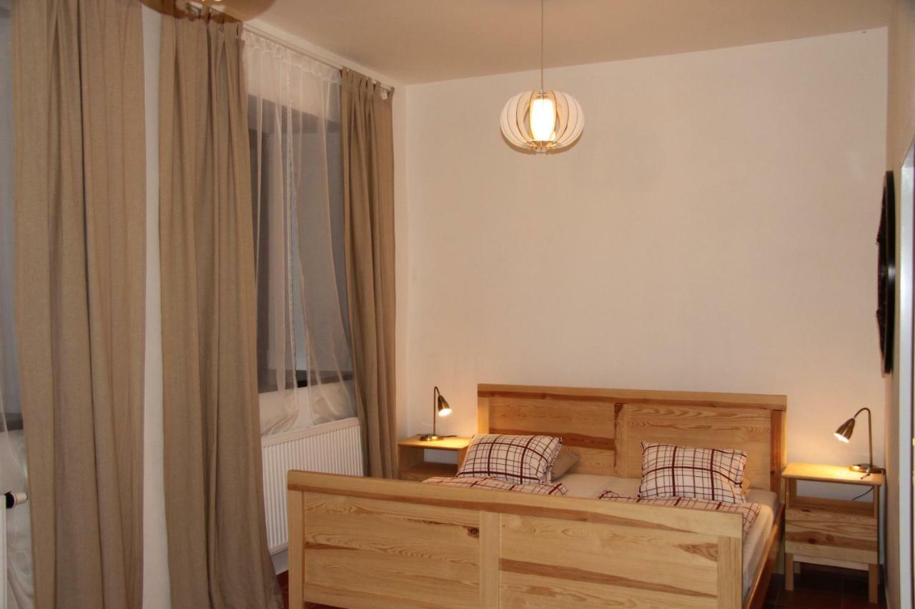 Dvur Nove Zamky Hotel Mladec Екстериор снимка